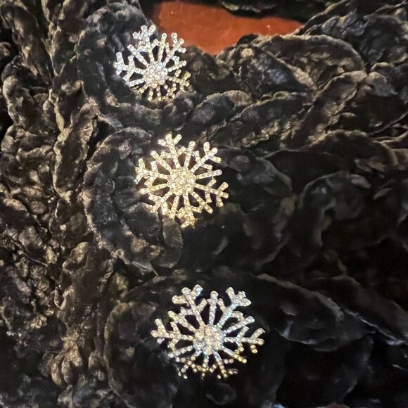 Handmade Black Velvet Crochet Infinity Scarf Rhinestone Snowflake Accents J&L - Picture 3 of 6